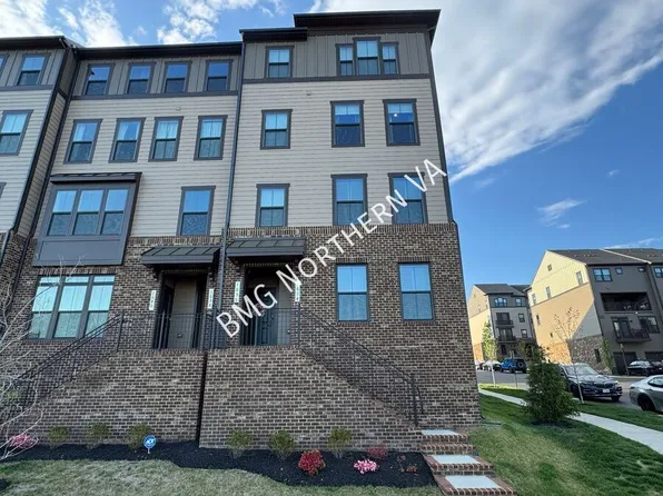 1636 Kirkman St, Dumfries, VA 22026