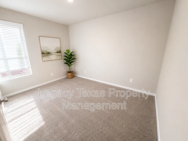 1911 Cherokee Ln — Photo 13