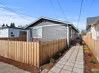 911 & 913 Eklund Ave, Hoquiam, WA 98550