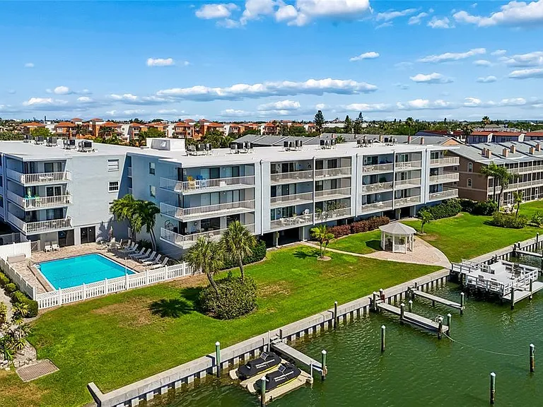 719 Pinellas Bayway S #301 — Photo 2