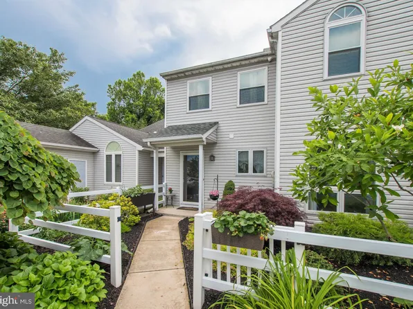 1819 Creek View Ct, New Cumberland, PA 17070