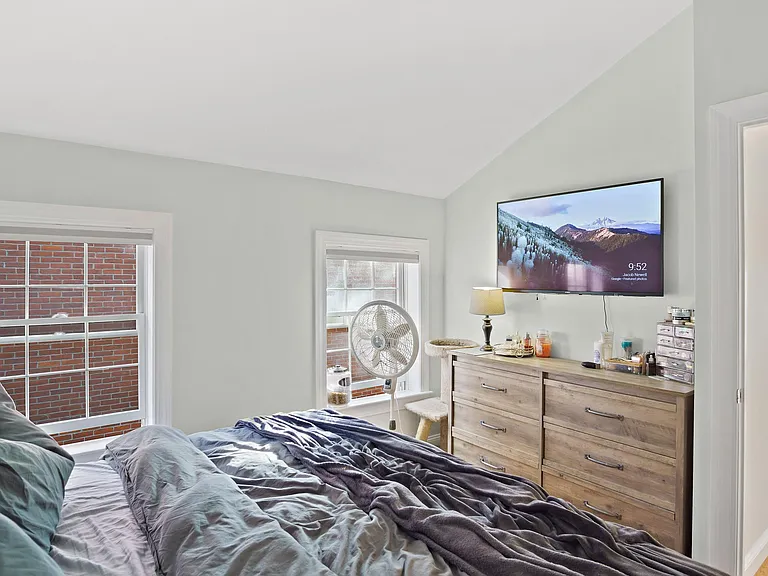 266 Essex St #6 — Photo 11