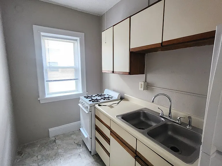 Steven Square Apartments — Photo 7
