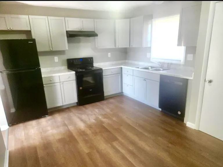 3705 Trent Cir — Photo 2