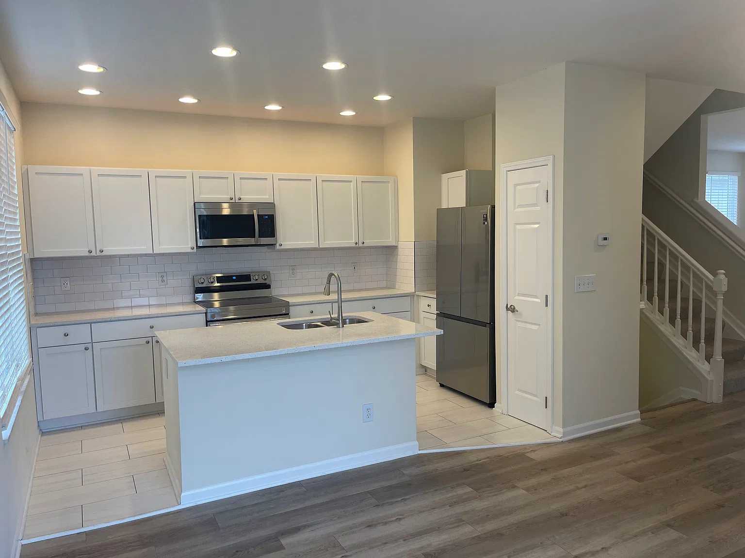 3 bed, 2.5 bath, 2100 sqft, $2,999 — Photo 3