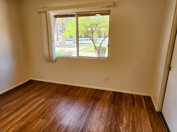4th image of 1823 W Claremont St