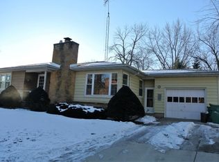 285 E Jefferson Ave, Hampshire, IL