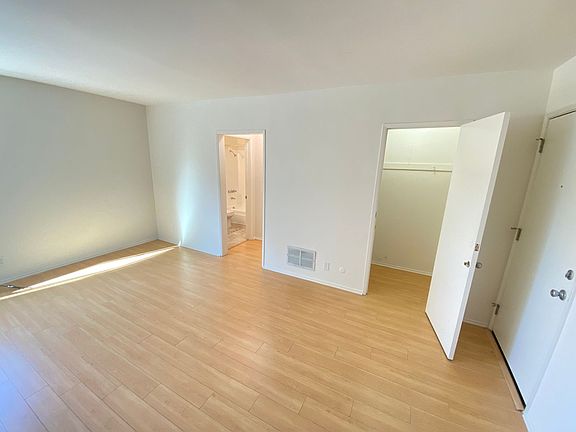 3rd image of 3734 Delmas Ter APT 18