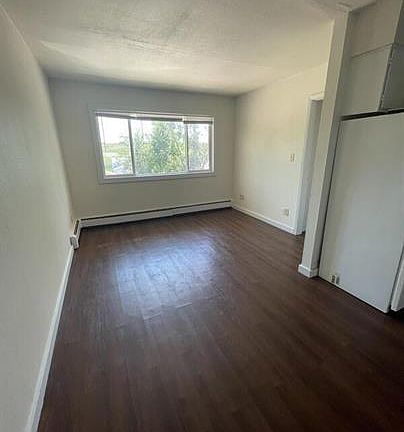 3rd image of 1485 Meadowview Dr #5