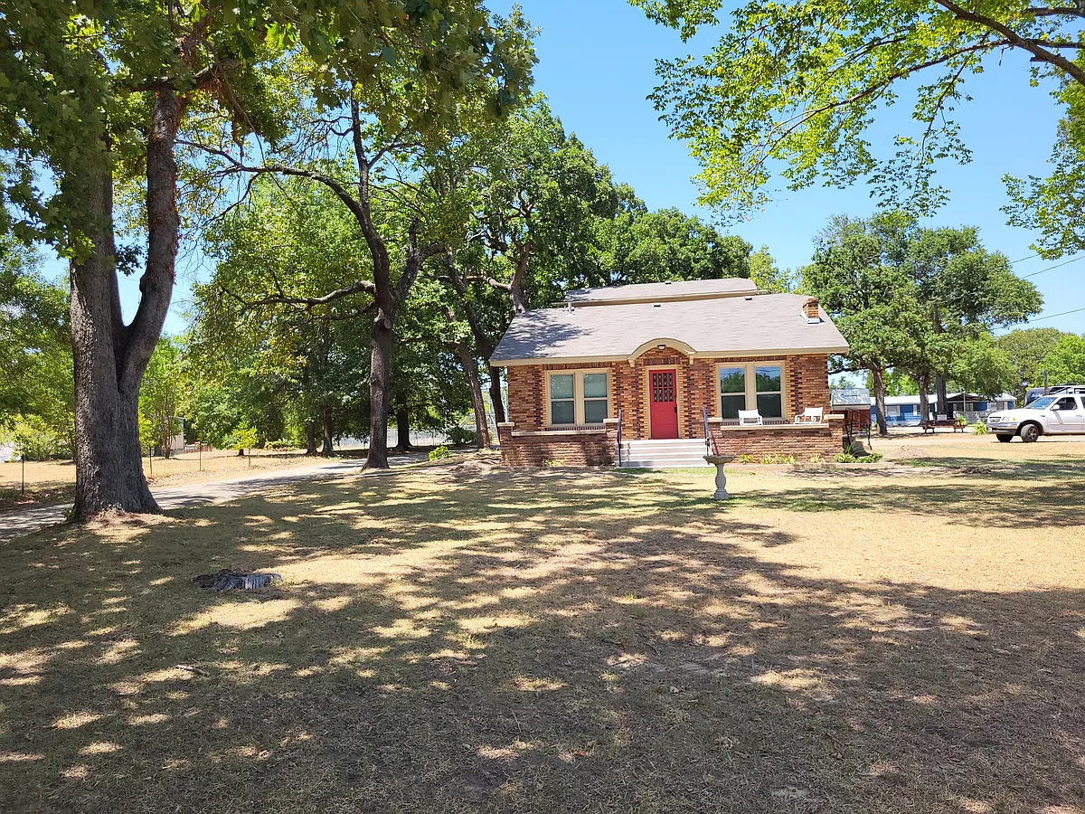 Building Photo - 1604 W Royall Blvd
