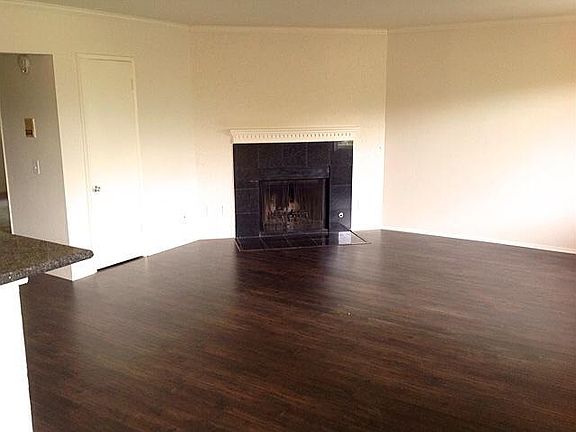 5th image of 3935 Berry Dr APT 6