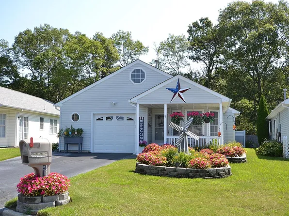 5188 Village Circle E, Manorville, NY 11949