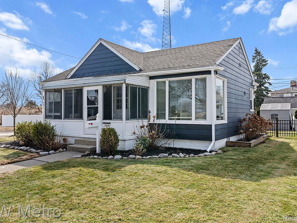 1st image of 2436 Barrett Ave