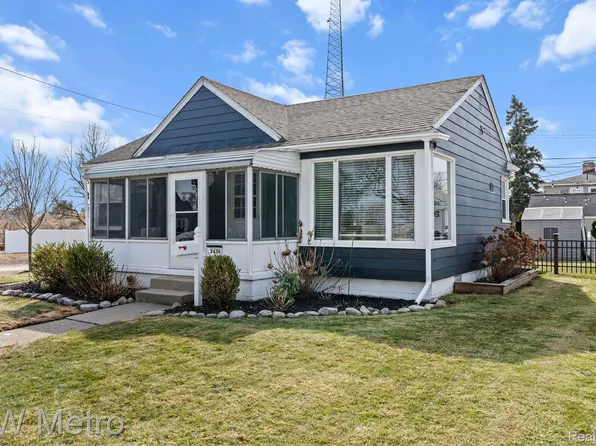 2436 Barrett Ave, Royal Oak, MI 48067