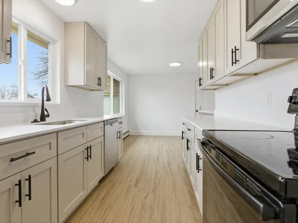 355 Scenic View Dr E, Hyrum, UT 84319