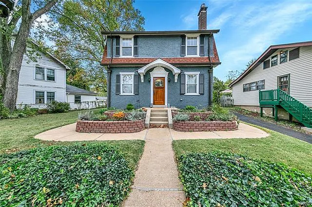 470 Oak St photo 1