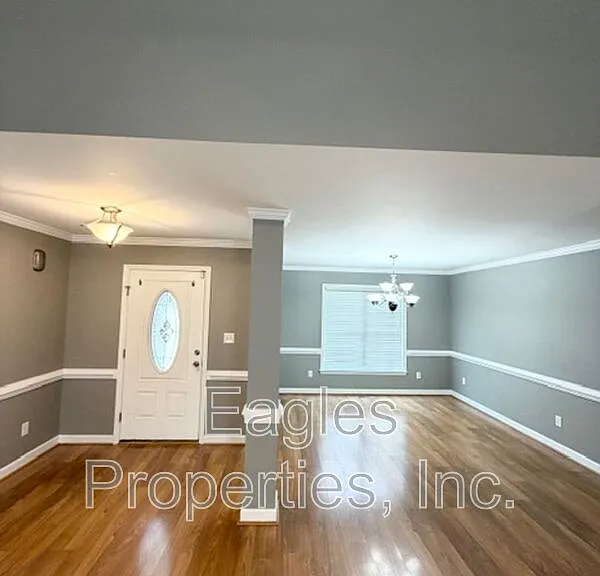 200 Myrna Dr — Photo 2