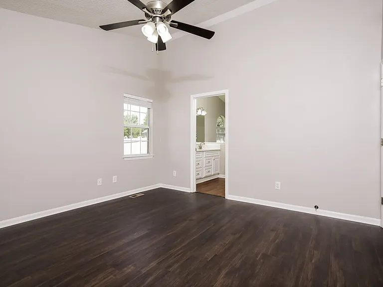504 Heathwick Dr — Photo 10