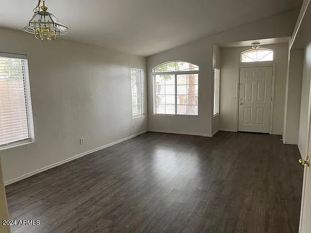 8006 W Adam Ave — Photo 3