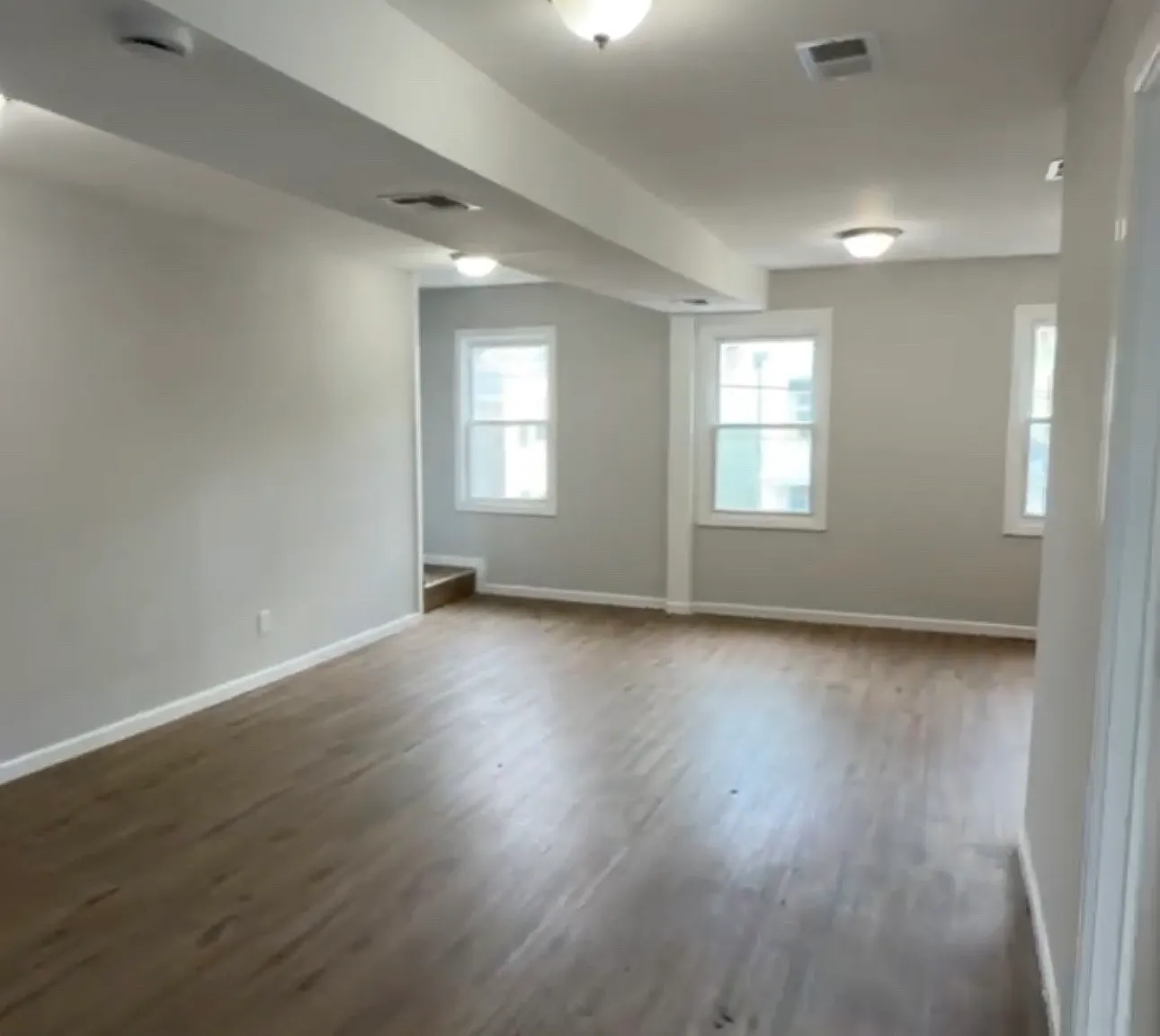 3 bed, 1.5 bath, $2,100 — Photo 4