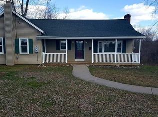 966 E St S, Suffield, CT 06078