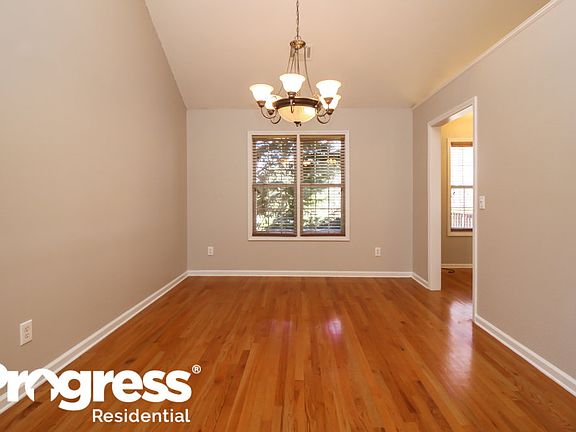 3rd image of 301 Saddlewood Dr