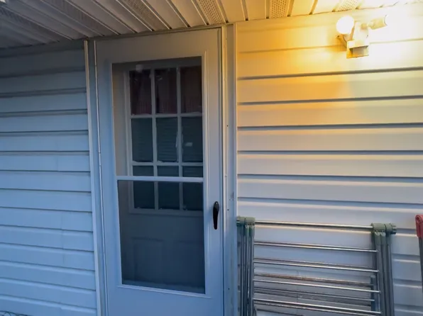 79 Horn Ln, Levittown, NY 11756