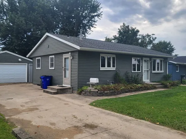4410 Lee St NE, Cedar Rapids, IA 52402