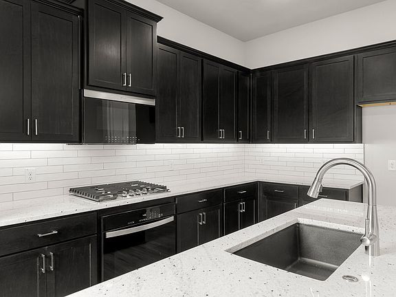 18_8760 Treeline-Kitchen-4