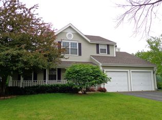 611 Crimson Dr, Crystal Lake, IL 60014