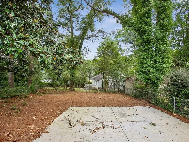 1649 Beecher St SW — Photo 23