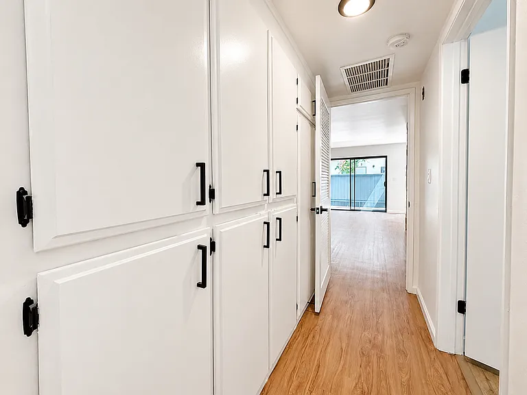 Moorpark Lofts — Photo 10