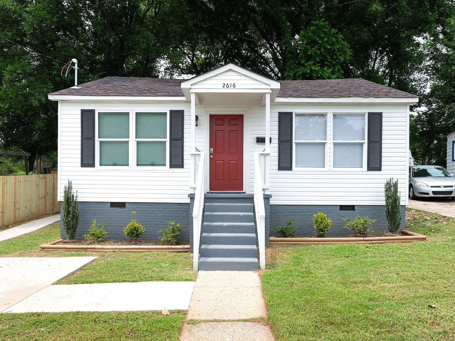2616 Jefferson St — Photo 1