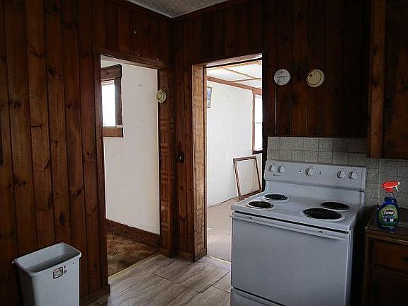 3rd image of 8 E Albion St