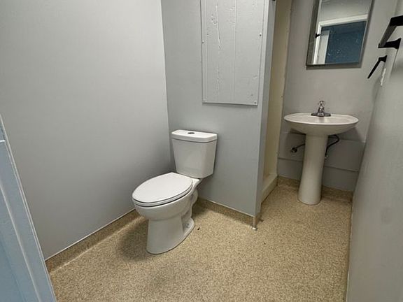 4th image of 401 E Howard St #1