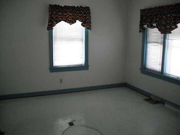 3rd image of 3314 Oaklawn Blvd