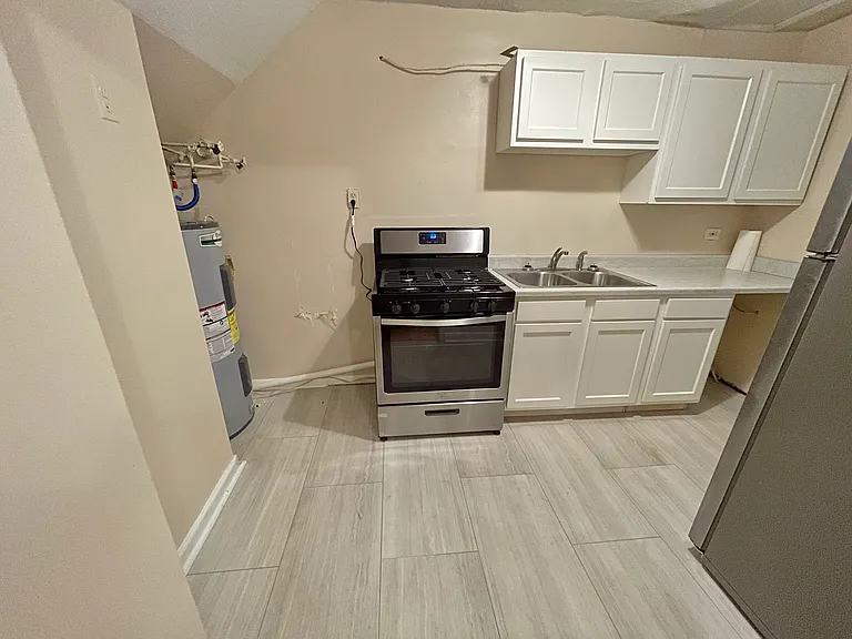 1661 Valley Ave — Photo 5