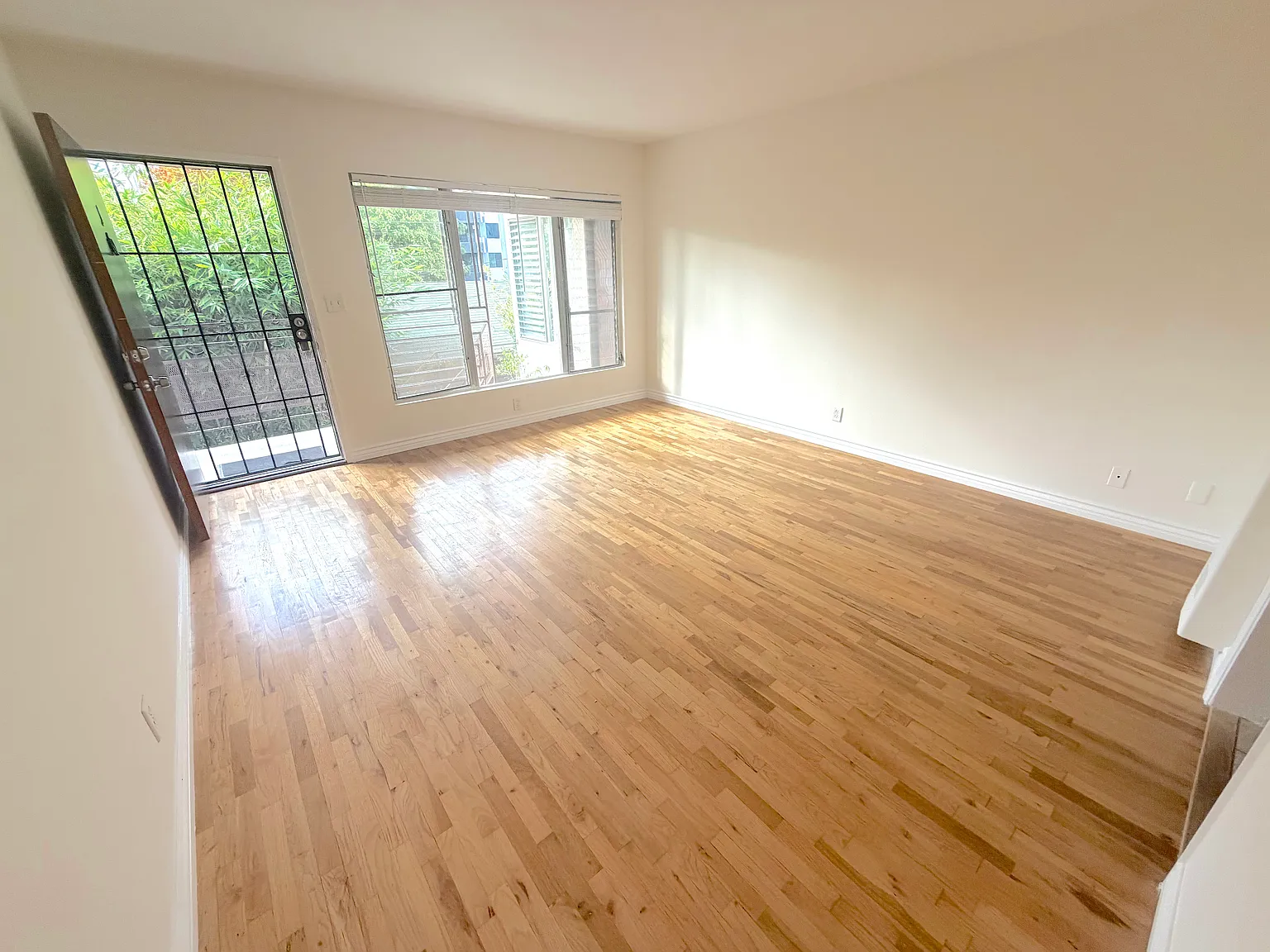 Studio, 450 sqft, $2,095 — Photo 3