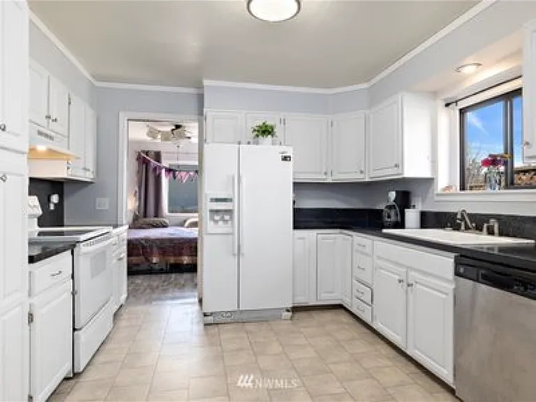 1713 N Water St — Photo 3