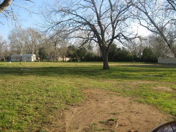 2nd image of 1000 E Goliad Ave