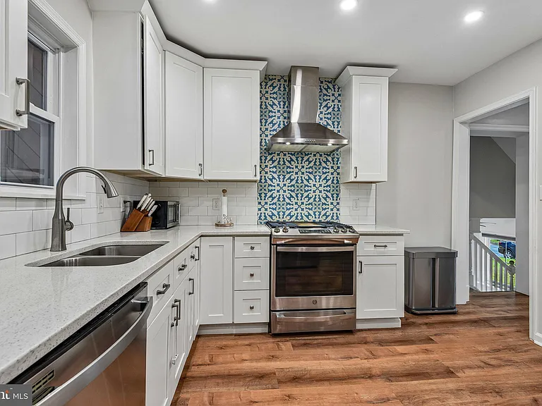 105 Dinsmore Ave — Photo 15