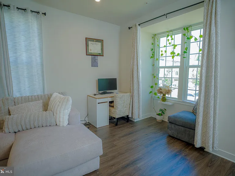8210 Goldstone Ct — Photo 4