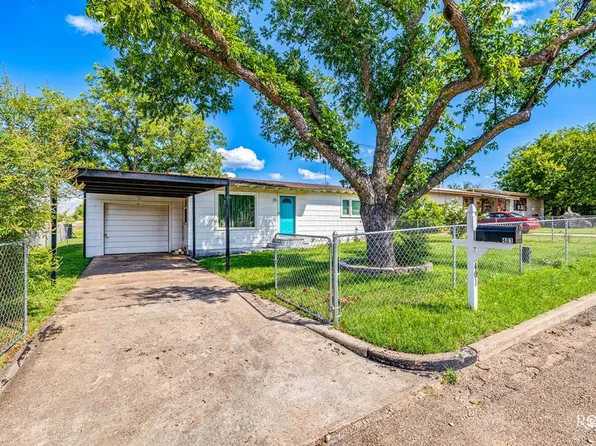 401 N Pou Ave, Ballinger, TX 76821