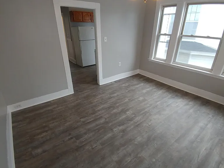 420 Maple St #4 — Photo 9