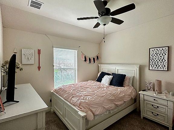 5th image of 144 Stevenson Dr