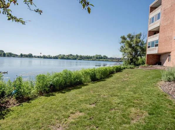 329 Geneva Ave N APT 403, Oakdale, MN 55128