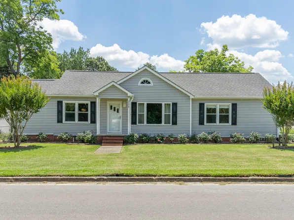 111 W Bridgers Street, Burgaw, NC 28425