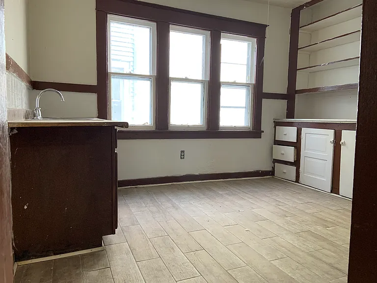 378 E Ferry St #1 — Photo 5