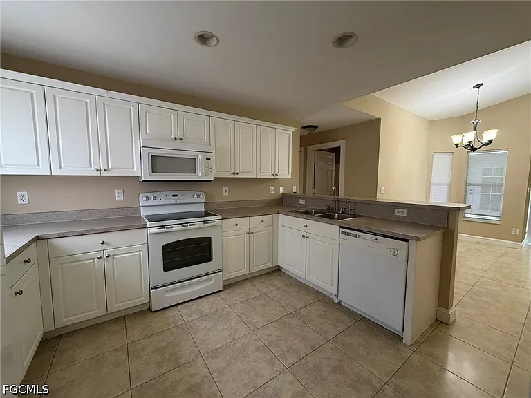 3404 NE 9th Ave — Photo 10