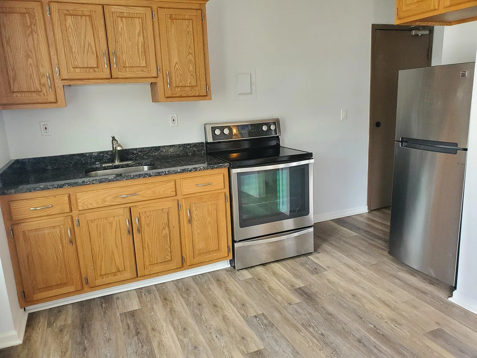 Studio, 400 sqft, $1,100 — Photo 2